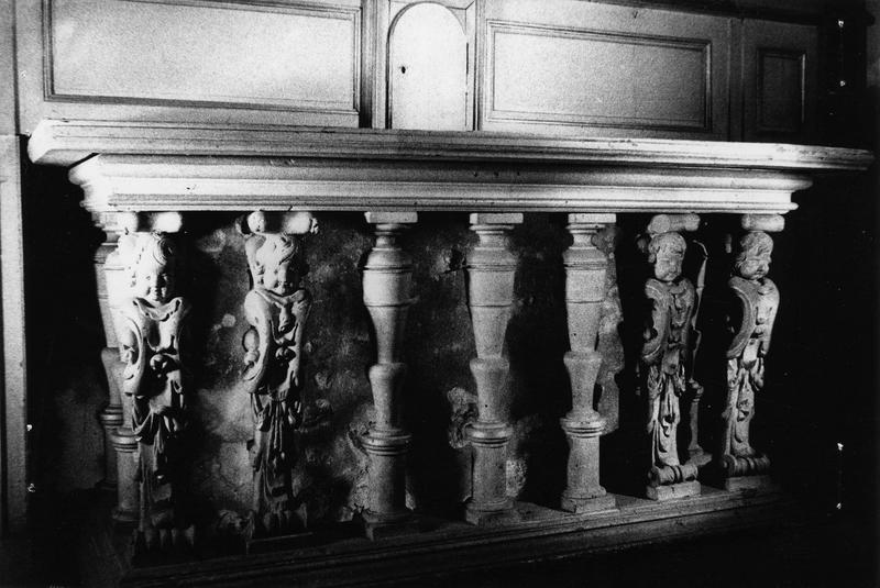 autel, autel dédié aux saints anges et archanges - © Ministère de la Culture (France), Médiathèque du patrimoine et de la photographie (objets mobiliers), tous droits réservés