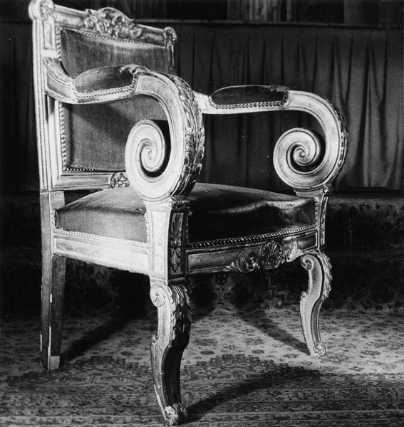 fauteuil de célébrant - © Ministère de la Culture (France), Médiathèque du patrimoine et de la photographie (objets mobiliers), tous droits réservés
