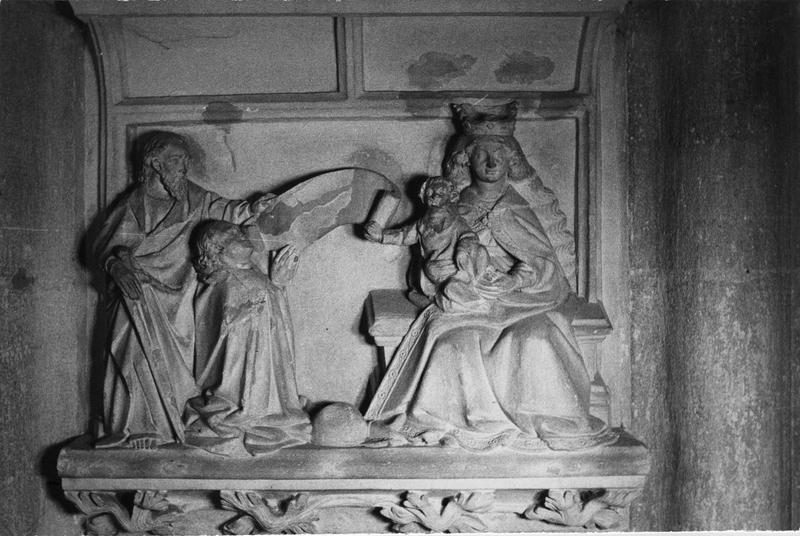 demi-relief (monument funéraire) : saint Paul intercède auprès de la Vierge et de Jésus enfant pour un ecclésiastique