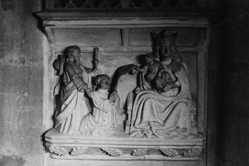 demi-relief (monument funéraire) : saint Jacques intercède auprès de la Vierge et de Jésus enfant pour un ecclésiastique