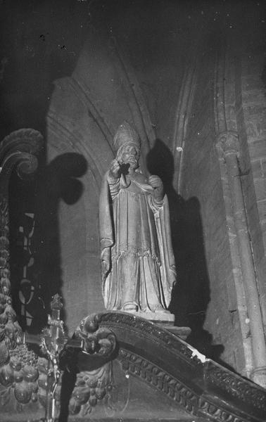 statue : saint évêque
