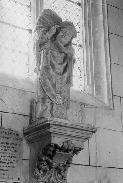 statue : saint Denis