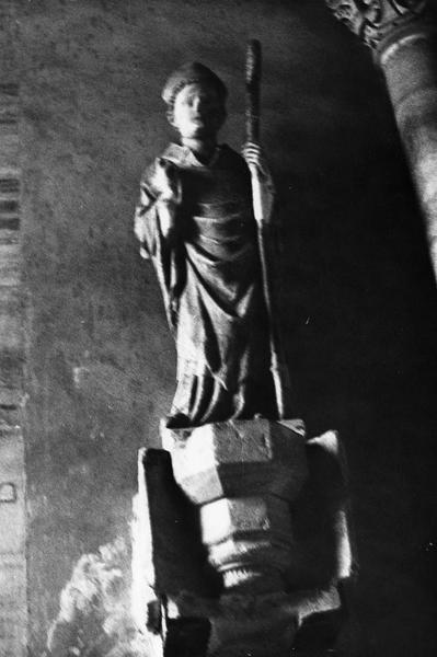 statue : saint évêque