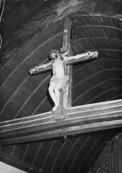 Statue : Christ en croix