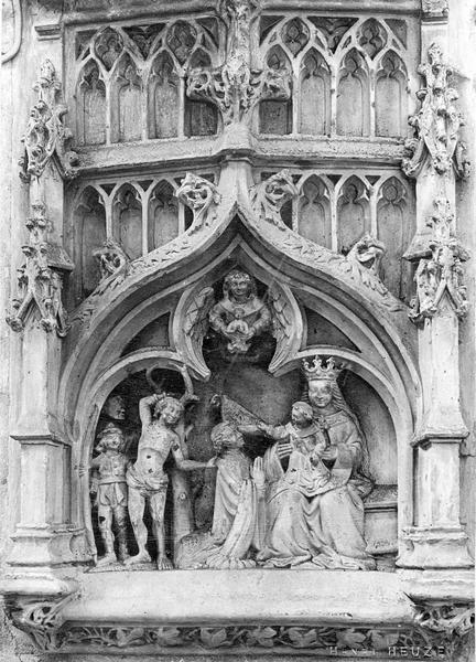 demi-relief (monument funéraire) : saint Sébastien intercède auprès de la Vierge et de Jésus enfant pour un ecclésiastique, vue générale - © Ministère de la Culture (France), Médiathèque du patrimoine et de la photographie (objets mobiliers), tous droits réservés