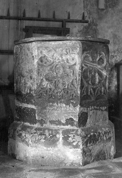 fonts baptismaux, vue générale - © Ministère de la Culture (France), Médiathèque du patrimoine et de la photographie (objets mobiliers), tous droits réservés