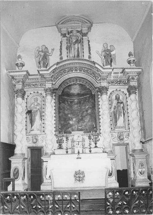 autel (maître-autel), retable, tableau : Pentecôte et trois statues : Saint Pierre, Saint Paul et Christ ressuscité