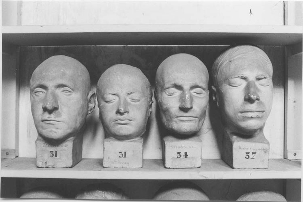 moulage : quatre têtes