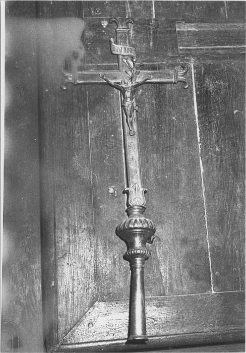 Croix de procession et sa hampe