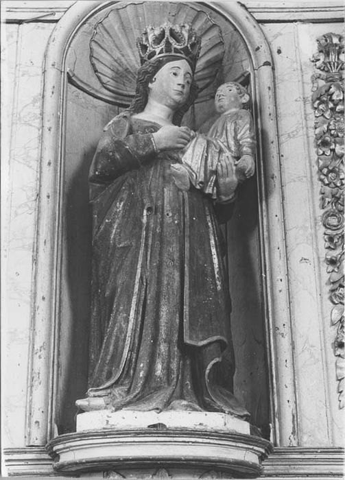 Statue du retable latéral nord : Vierge à l'Enfant