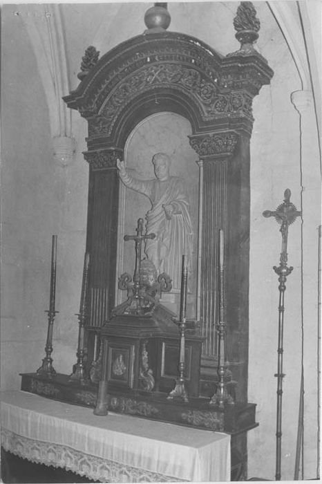 Autel latéral nord, tabernacle, retable et statue : Saint Pierre