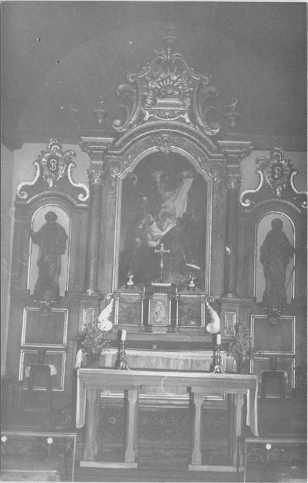 autel (maître-autel), tabernacle, deux statues, et tableau : Descente de Croix - © Ministère de la Culture (France), Médiathèque du patrimoine et de la photographie, Tous droits réservés
