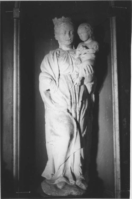 statue : Vierge à l’Enfant