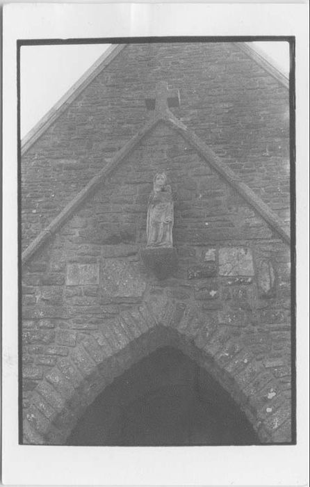 statue : Vierge à l'Enfant
