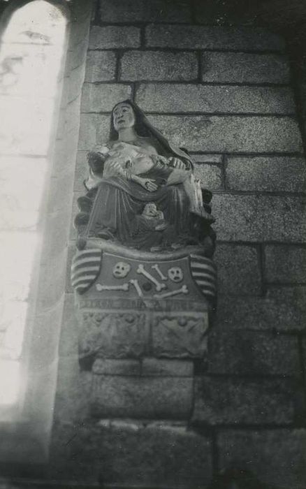 groupe sculpté : Vierge de pitié, vue générale