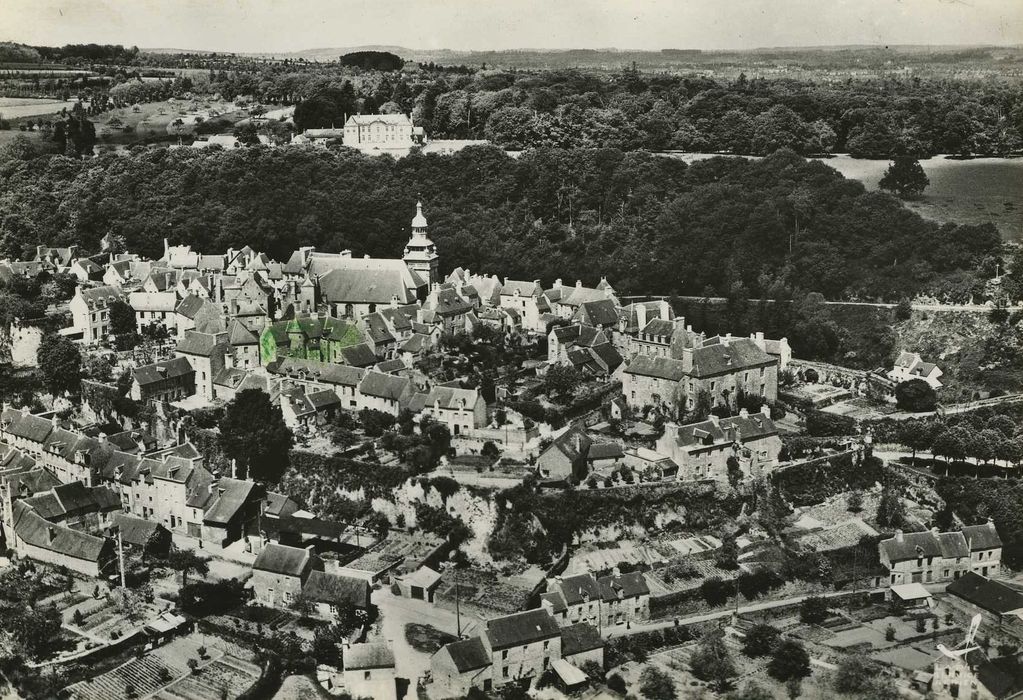 vue générale des maisons dans leur environnement