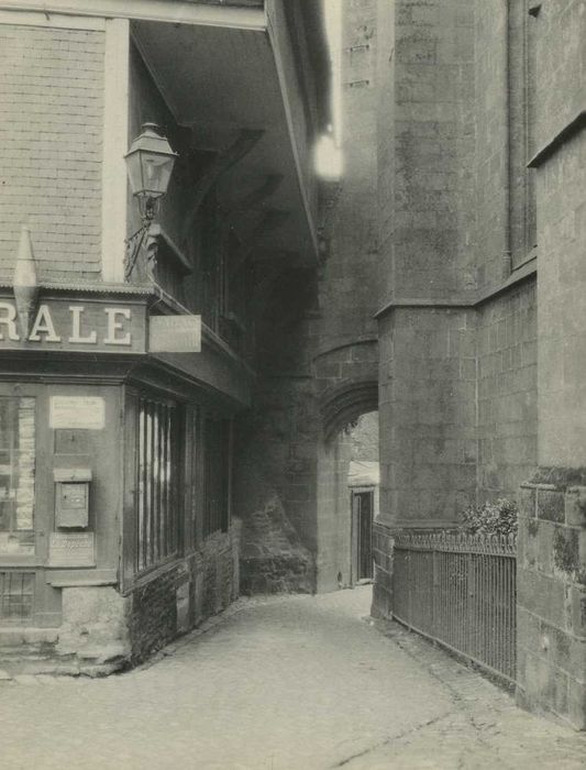 façade sur rue, vue partielle