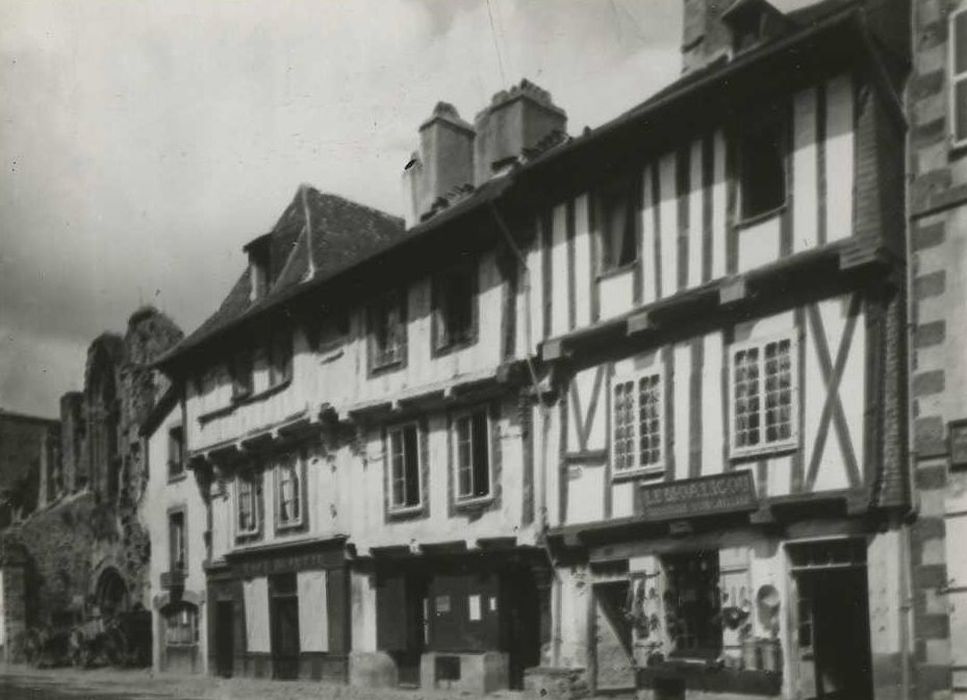 vue générale des façades sur rue