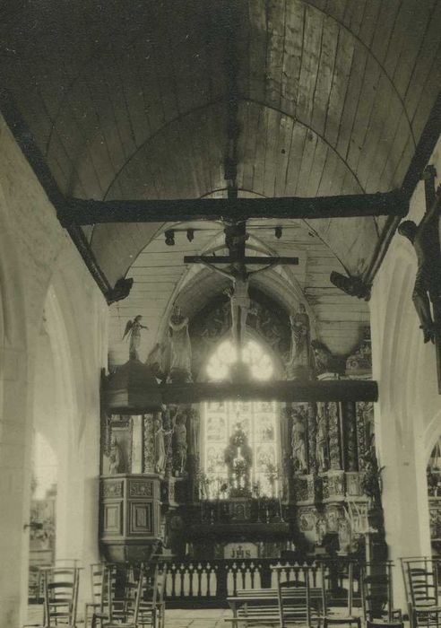 3 statues : Christ en croix entre la Vierge et saint Jean, vue générale