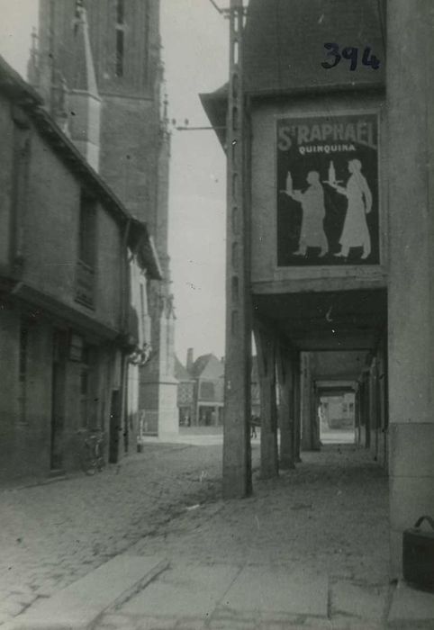 façade sur rue, vue partielle