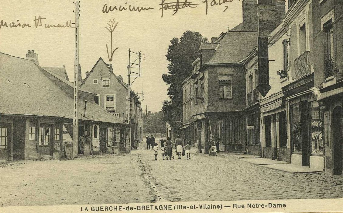 façades sur la rue Notre-Dame, vue générale (la maison Hunault correspond au pignon de gauche)