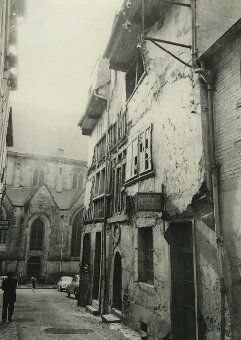 façade sur rue, vue générale