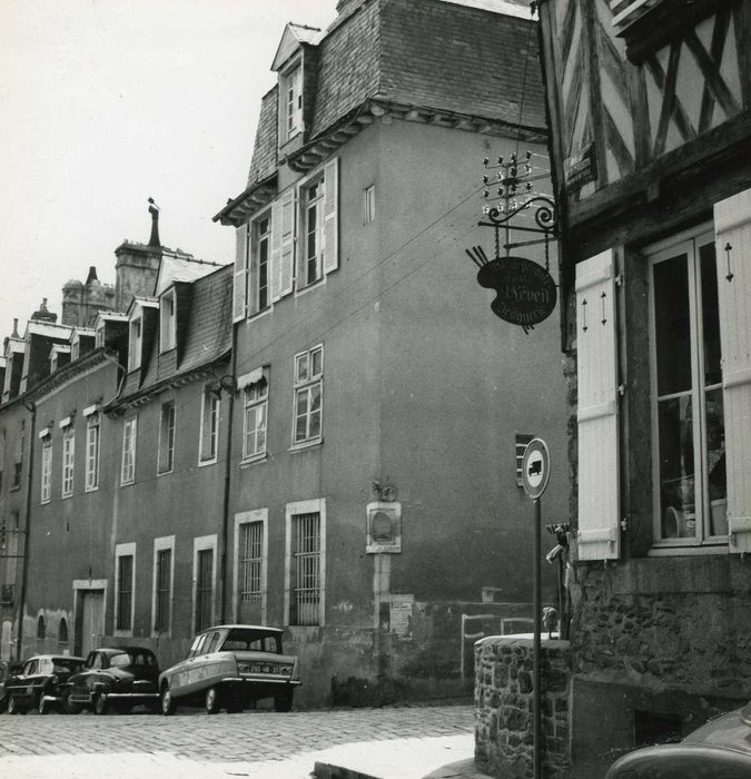 façade Est sur rue, vue générale