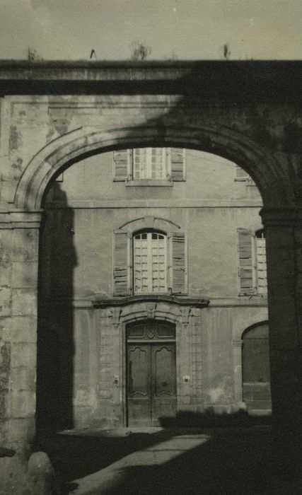 façade sur la cour d’honneur, vue partielle