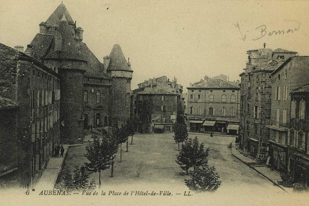 vue générale de la maison dans son environnement