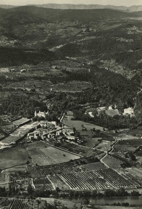 vue générale du château dans son environnement