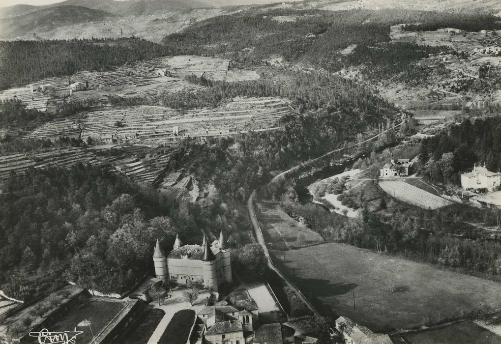 vue générale du château dans son environnement