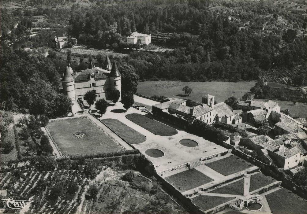 vue générale du château dans son environnement