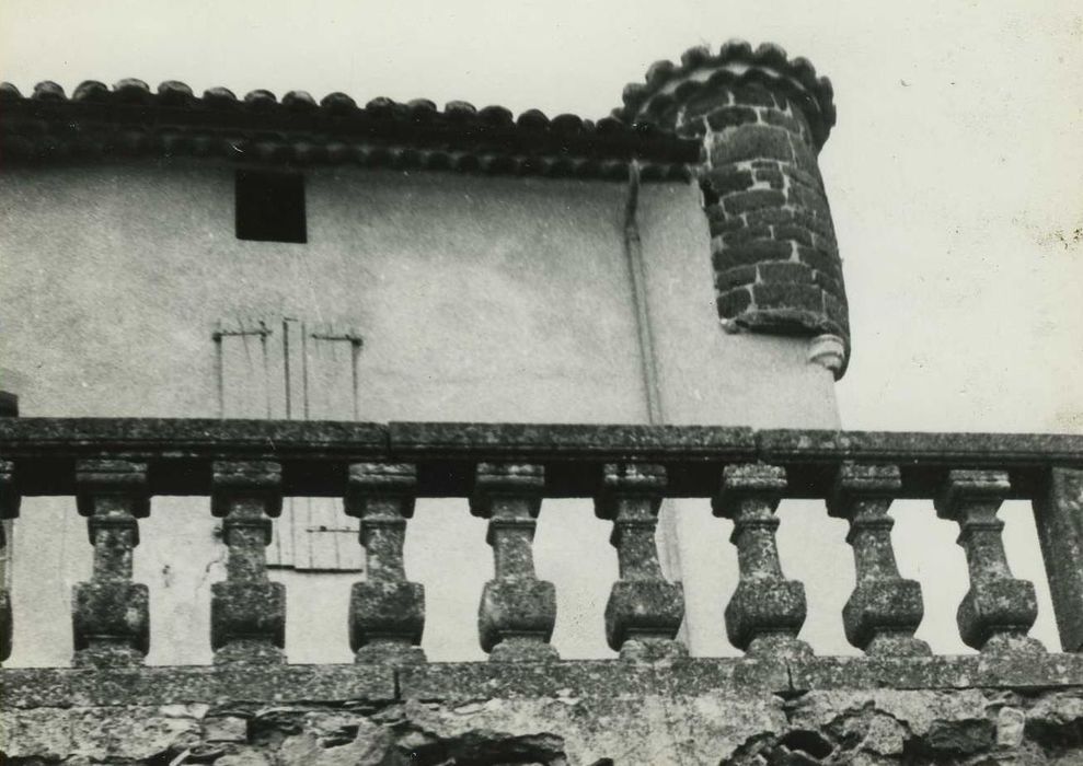 façade est, détail de la balustrade de la terrasse