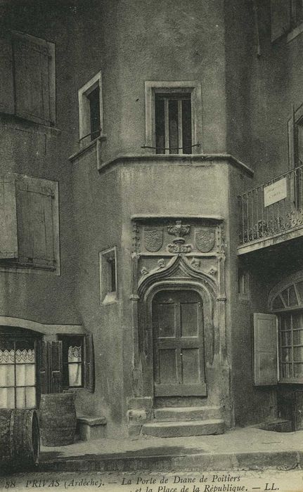 porte d’accès sur rue, vue générale