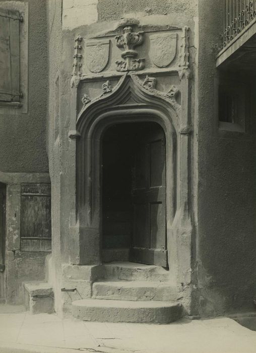 porte d’accès sur rue, vue générale