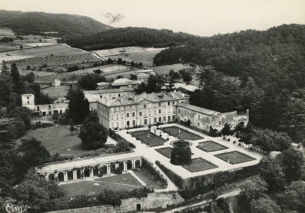 vue générale du château dans son environnement