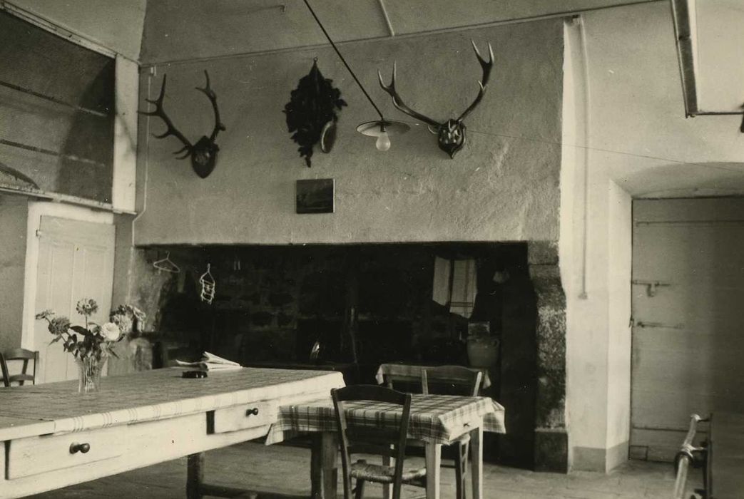 ancienne cuisine, cheminée monumentale, vue générale