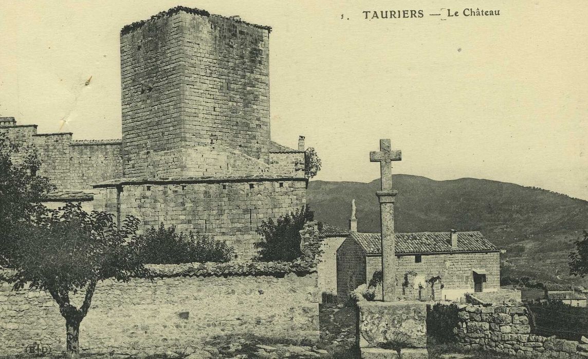 vue générale du château dans son environnement