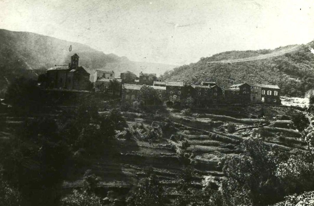 vue générale de l’église dans son environnement