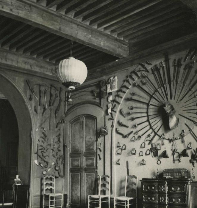 salle des armes, vue partielle