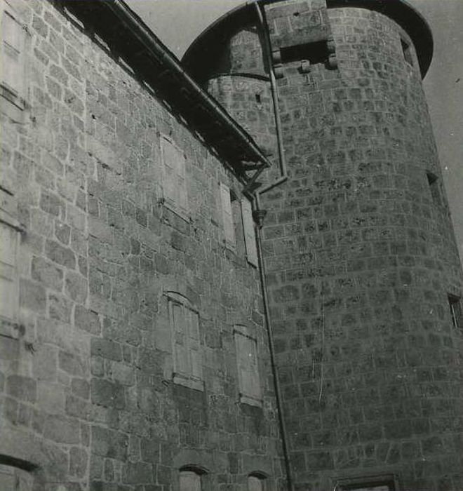 château du Besset : vue partielle, façade sud-ouest