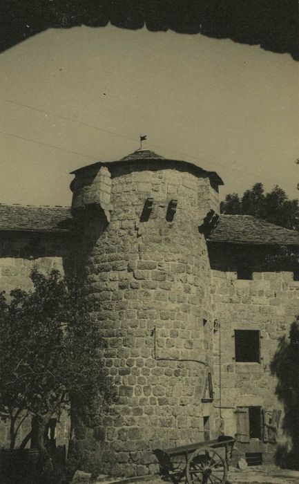 château de Salecrupt : tour sud, vue générale