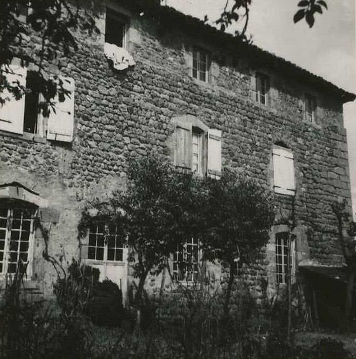 château : aile sud, façade sur, vue partielle