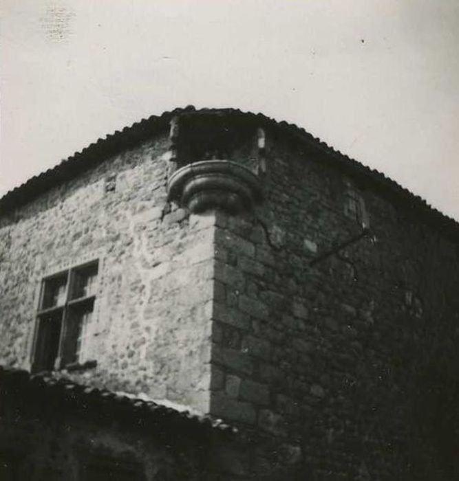 château : détail de l’ancienne échauguette, aile nord, angle nord-est