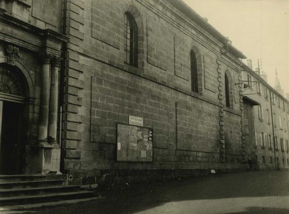 Eglise Saint-Vozy : flanc sud-est, vue générale