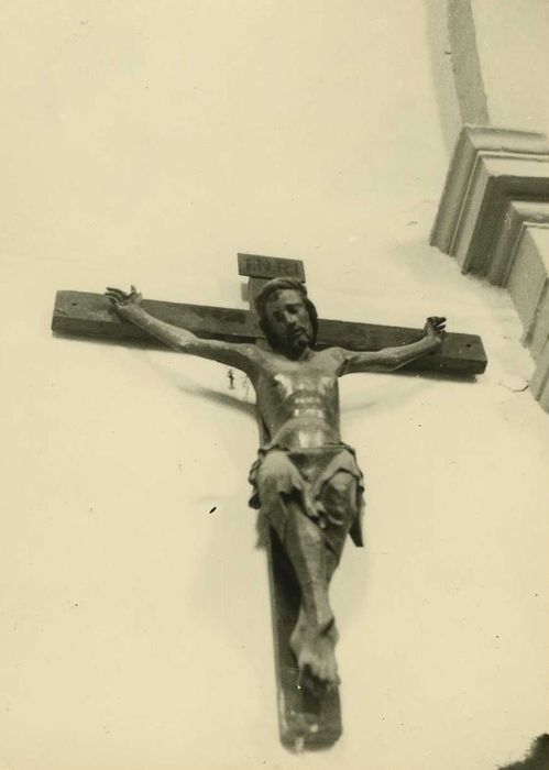 Statue : Christ en croix