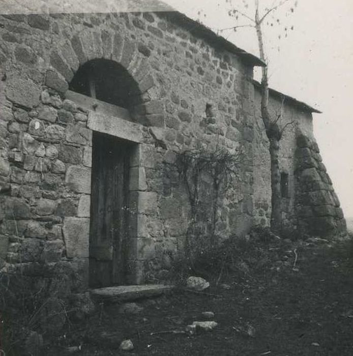 chapelle d’Apilhac :flanc sud, vue générale