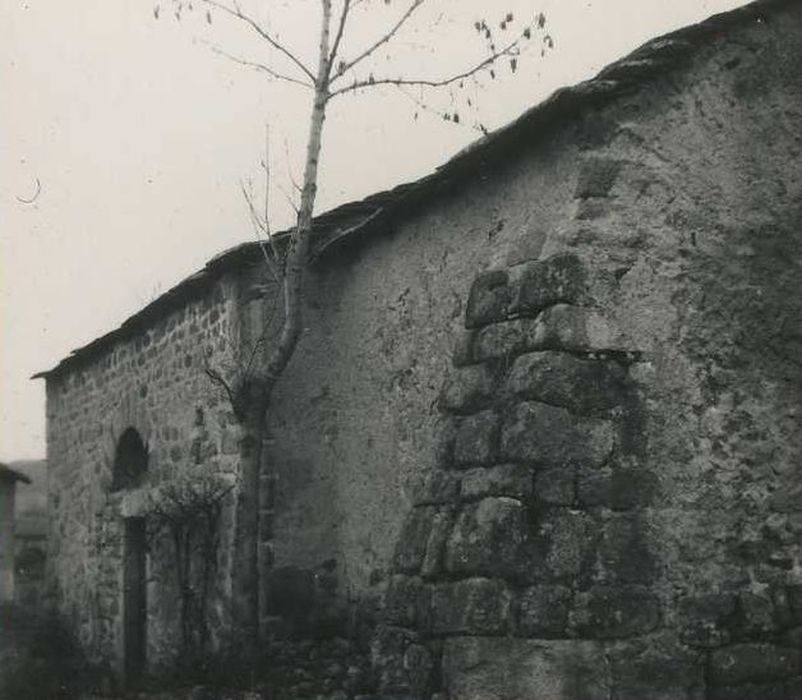 chapelle d’Apilhac :flanc sud, vue générale