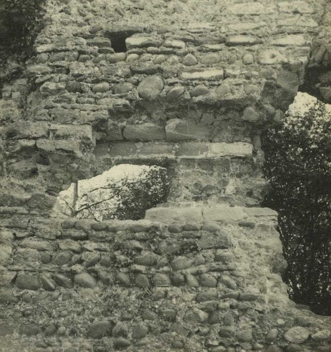 Château de Mantailles (ruines) : Détail des maçonneries