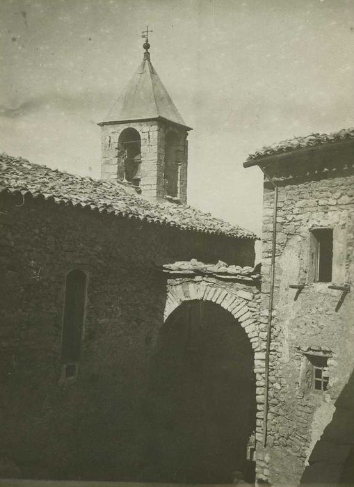 Eglise Saint-Laurent : Flanc sud, vue partielle